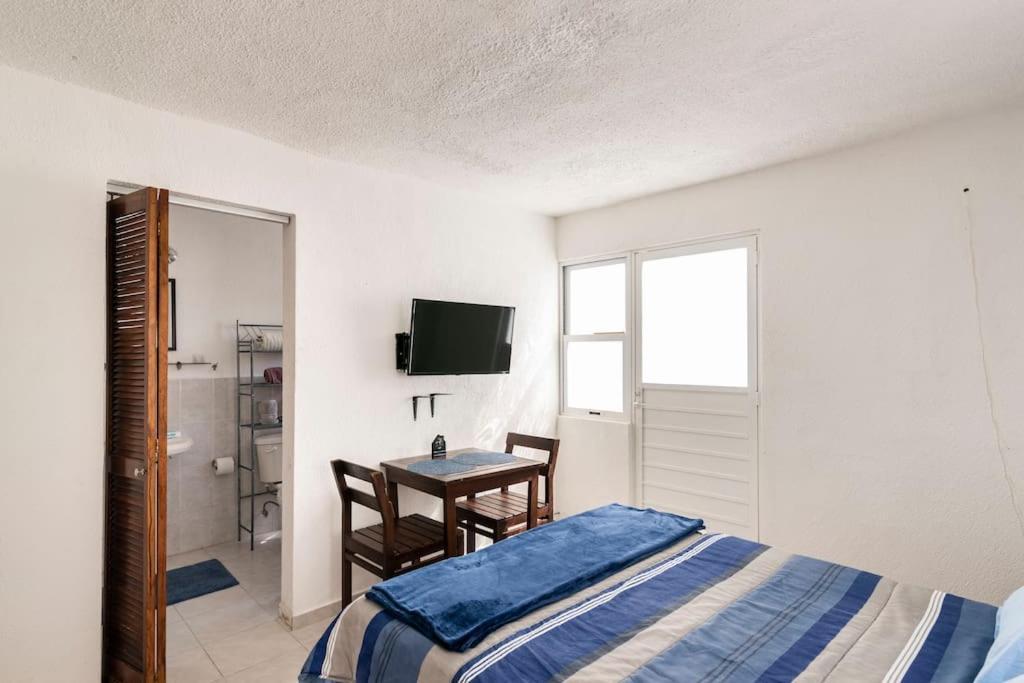 Micro Studio Perfect For Backpackers, Couples, 3 Min Drive To Playa El Nino Cancún Eksteriør billede